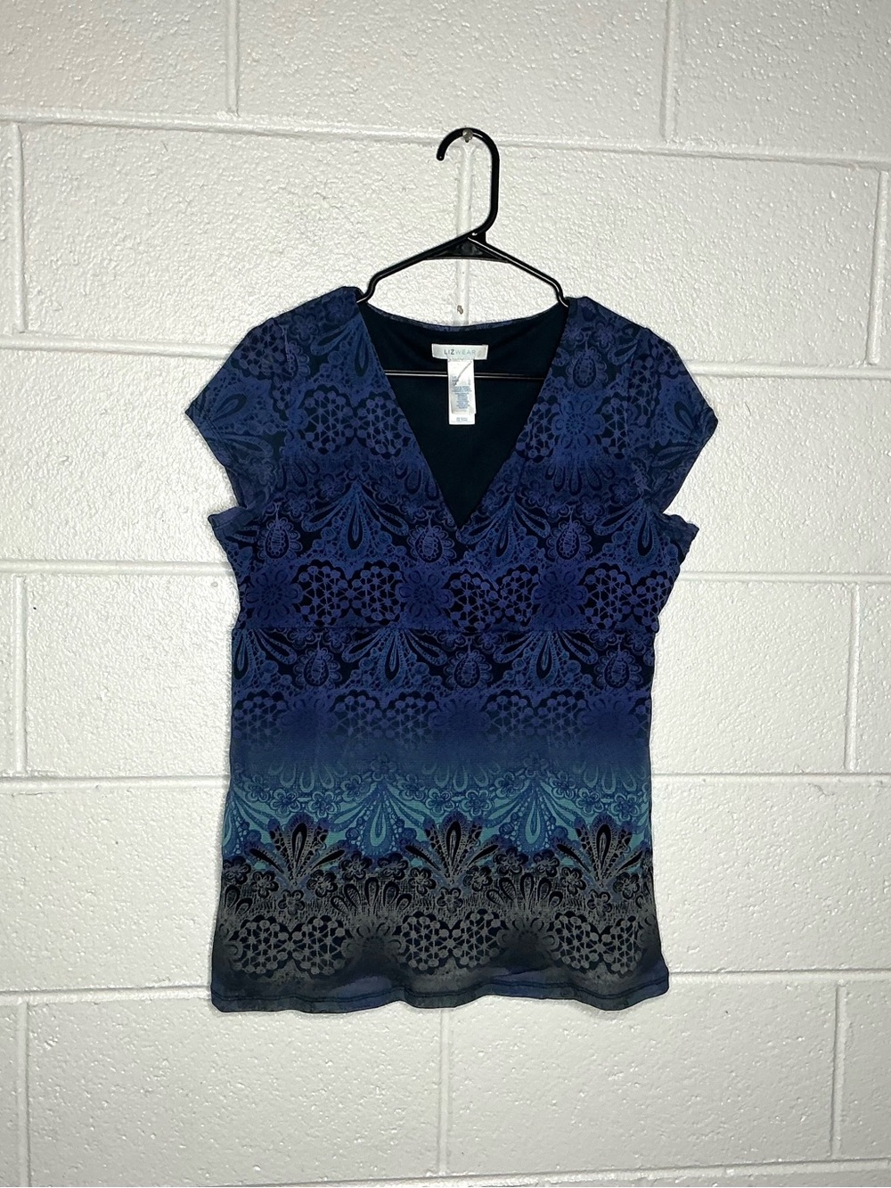 < Y2K Liz Claiborne Boho Style V-Neck Top Size Large >